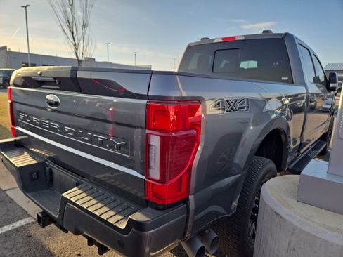 Used 2022 Ford F250 Lariat w/ Black Appearance Package image 3