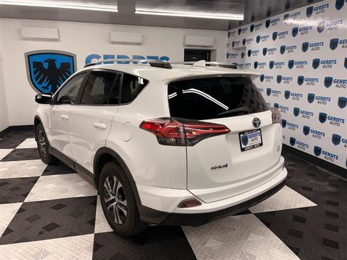 Used 2018 Toyota RAV4 LE w/ Carpet Mat Package image 2