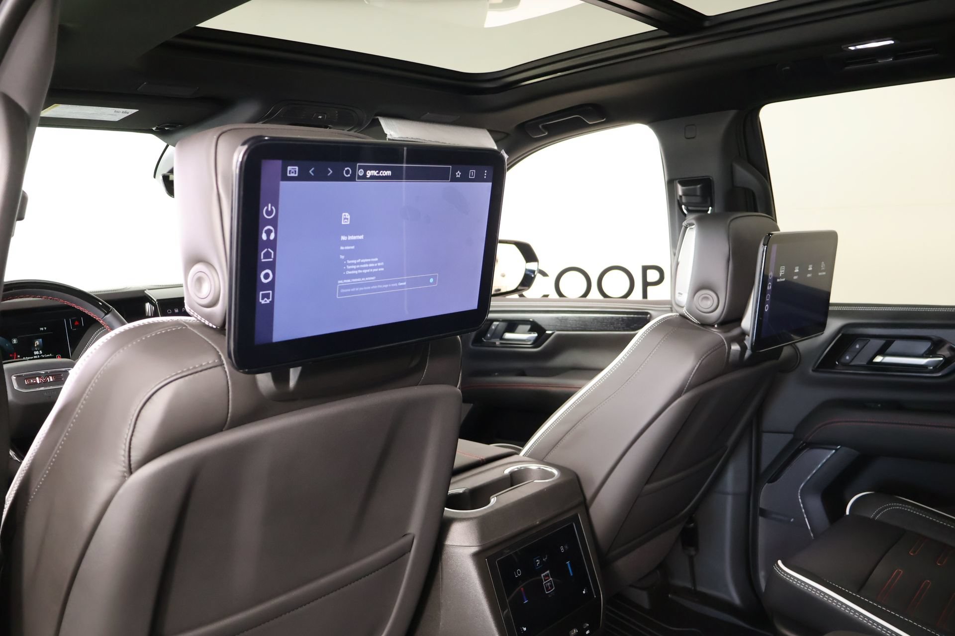 Used 2026 GMC Yukon AT4 Ultimate w/ LPO, Floor Liner Package AWD/4WD image 16