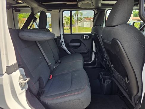 Used 2024 Jeep Wrangler Unlimited Rubicon AWD/4WD image 17