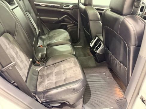 Used 2018 Porsche Cayenne Platinum Edition AWD/4WD image 28