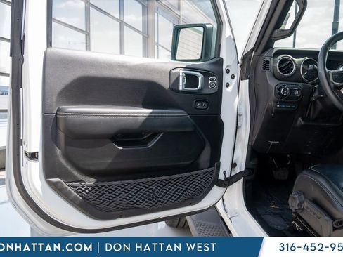 Used 2023 Jeep Wrangler Unlimited Sahara w/ Cold Weather Group AWD/4WD image 15