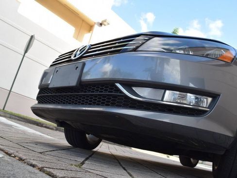 Used 2015 Volkswagen Passat TDI SEL Premium image 12