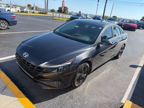 Used 2022 Hyundai Elantra SEL image 1