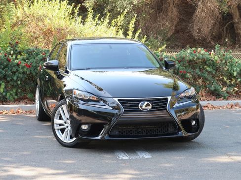 Used 2016 Lexus IS 300 AWD image 2