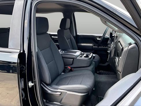 Used 2020 Chevrolet Silverado 1500 Custom w/ Infotainment Package RWD image 9