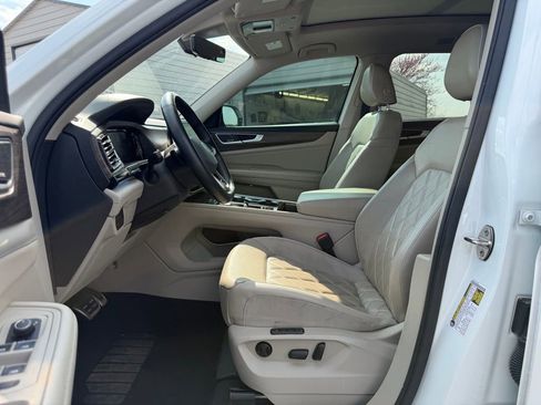 Used 2024 Volkswagen Atlas SEL Premium R-Line image 12