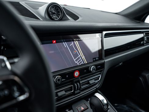 New 2026 Porsche Macan image 15