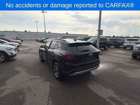 Used 2025 Chevrolet Trax LT FWD image 30