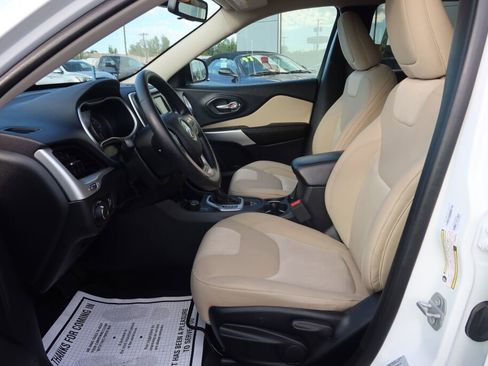 Used 2017 Jeep Cherokee Sport image 6