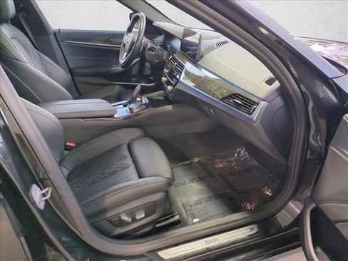 Used 2023 BMW 530e w/ Convenience Package image 22