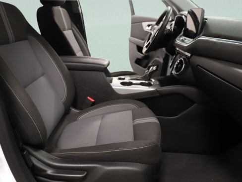 Used 2025 Chevrolet Blazer LT FWD image 24