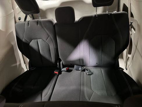 Used 2021 Chrysler Voyager L FWD image 30