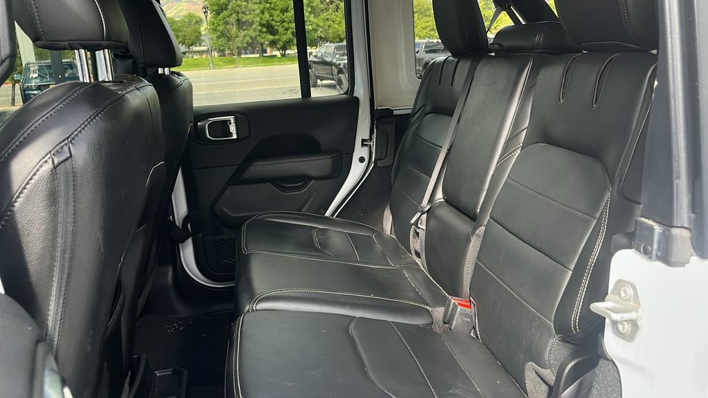 Used 2023 Jeep Wrangler Unlimited Sahara AWD/4WD image 19