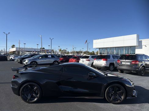 Used 2024 Chevrolet Corvette Z06 w/ Z07 Performance Package image 2