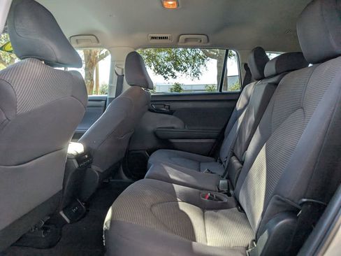 Used 2020 Toyota Highlander L image 16