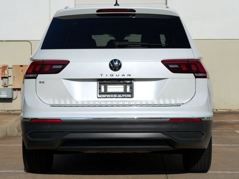 Used 2023 Volkswagen Tiguan SE w/ Panoramic Sunroof Package FWD image 16