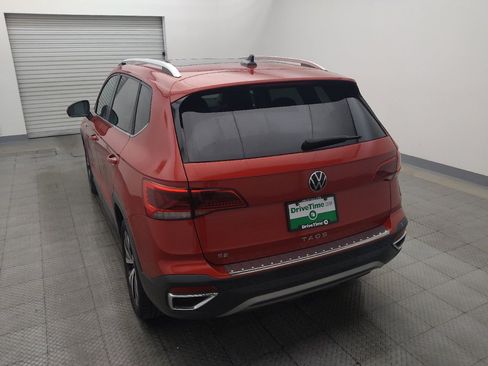 Used 2023 Volkswagen Taos SE w/ Panoramic Sunroof Package FWD image 6