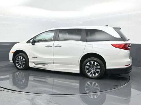 Used 2024 Honda Odyssey EX-L image 13