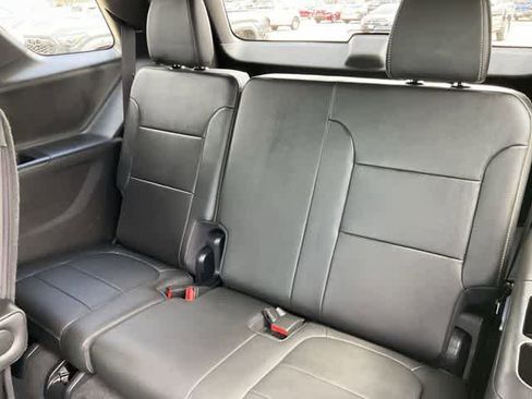 Used 2023 Chevrolet Traverse LT image 16
