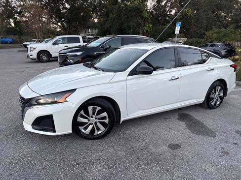 Used 2024 Nissan Altima 2.5 S image 3