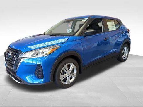 New 2025 Nissan Kicks Play S image 1