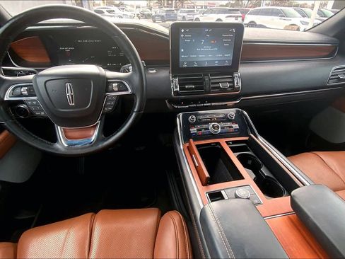 Used 2018 Lincoln Navigator L Reserve w/ Technology Package image 15