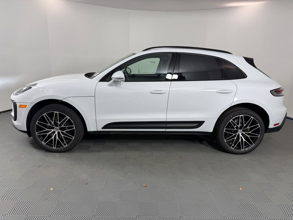 Certified 2026 Porsche Macan AWD/4WD image 2
