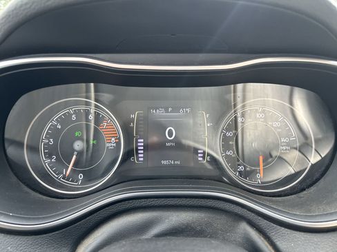 Used 2019 Jeep Cherokee Latitude Plus AWD/4WD image 11