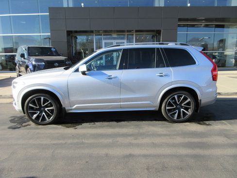 Used 2019 Volvo XC90 T6 Momentum w/ Advanced Package image 3