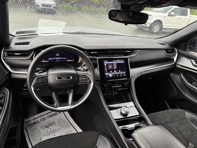 Used 2023 Jeep Grand Cherokee Altitude AWD/4WD image 11
