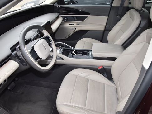 Used 2024 Lincoln Nautilus Reserve w/ Equipment Group 202A image 10