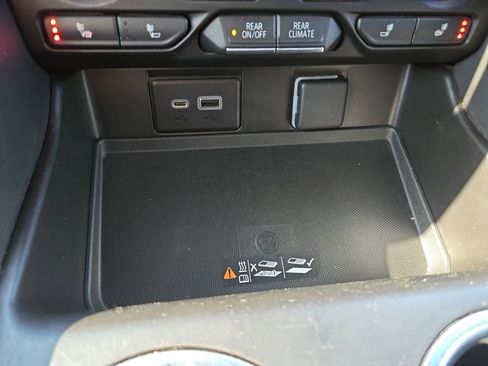 Used 2022 Chevrolet Tahoe Z71 w/ Luxury Package image 27