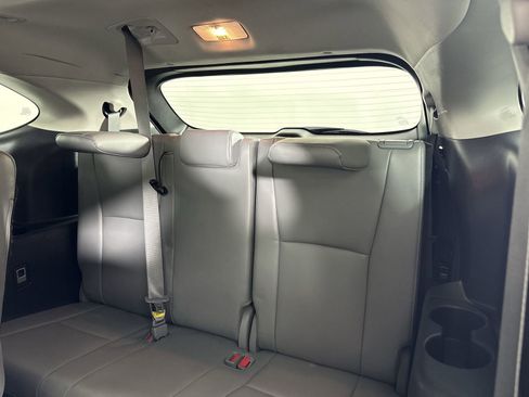Used 2023 Toyota Highlander Platinum image 24
