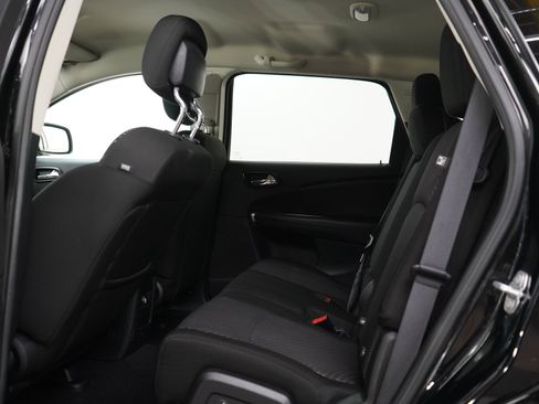 Used 2020 Dodge Journey SE FWD image 17