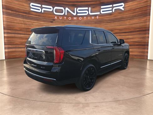 Used 2024 GMC Yukon SLT w/ SLT Luxury Package image 6