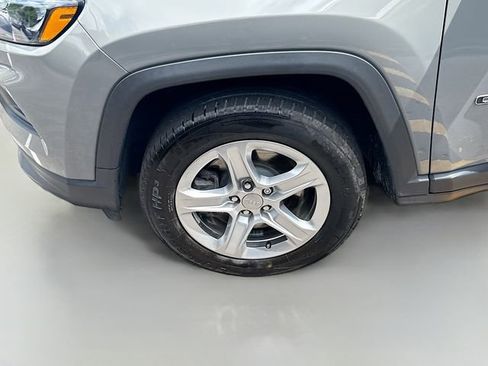 Used 2023 Jeep Compass Latitude w/ Convenience Group AWD/4WD image 29