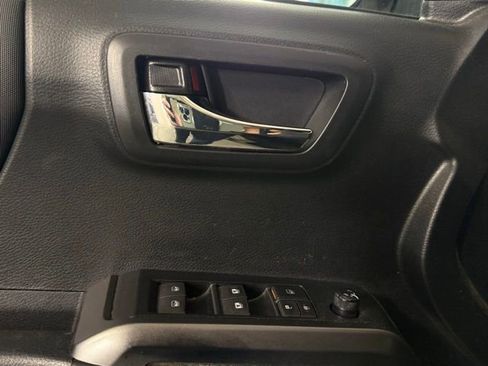 Used 2019 Toyota Tacoma TRD Off-Road AWD/4WD image 17