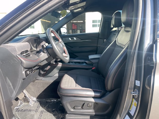 Used 2025 Ford Explorer ST-Line w/ ST-Line Street Pack AWD/4WD image 19