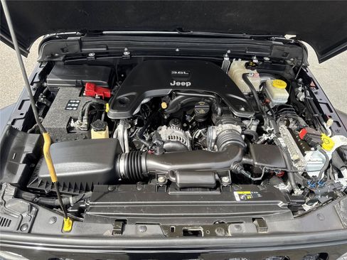 Used 2018 Jeep Wrangler Unlimited Sport S AWD/4WD image 10