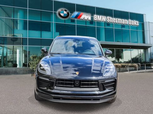 Used 2023 Porsche Macan AWD/4WD image 2
