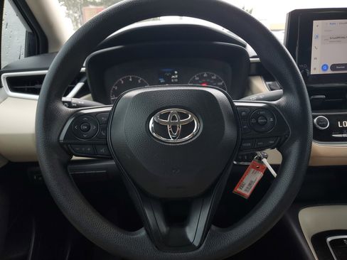 Used 2025 Toyota Corolla LE image 19