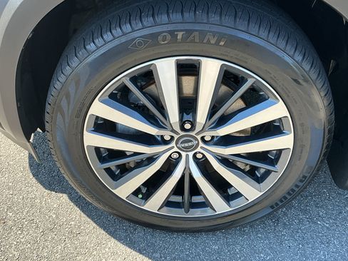 Certified 2022 Nissan Pathfinder Platinum w/ Cargo Package AWD/4WD image 8