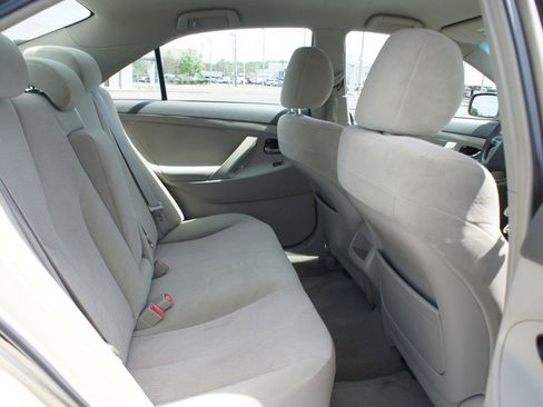 Used 2010 Toyota Camry LE FWD image 14