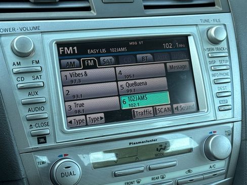 Used 2010 Toyota Camry XLE image 19