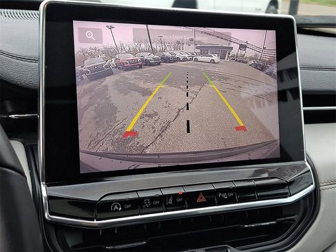 Used 2022 Jeep Compass Limited w/ Sun and Sound Group image 17