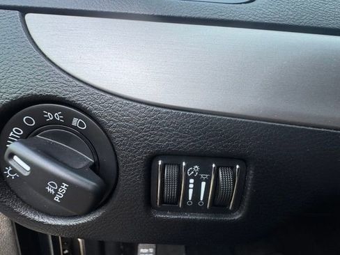 Used 2016 Dodge Grand Caravan R/T FWD image 9