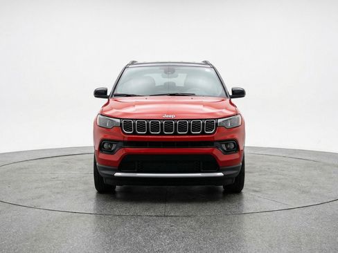 Used 2025 Jeep Compass Limited AWD/4WD image 2