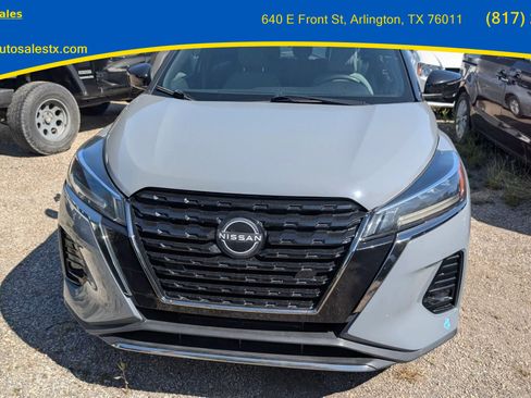 Used 2023 Nissan Kicks SR w/ SR Premium Package FWD image 8