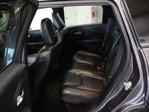 Used 2015 Jeep Cherokee Trailhawk w/ Leather Interior Group AWD/4WD image 12